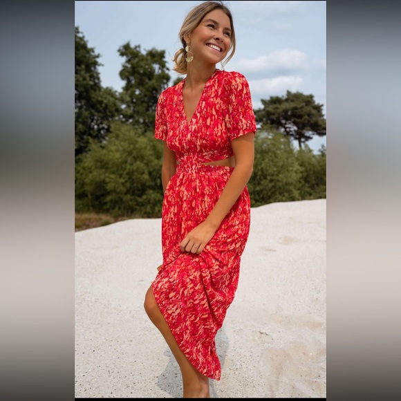 Easy Clothes Dresses & Skirts - Red Floral dress - Easy Clothes - size S/M